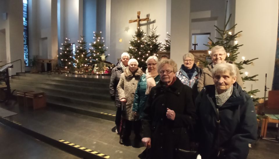 Image - Rodder Seniorengemeinschaft besuchr die Krippe in St. Elisabeth